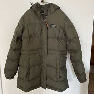 L.L. Bean Women's Mountain Classic Down Parka | XS